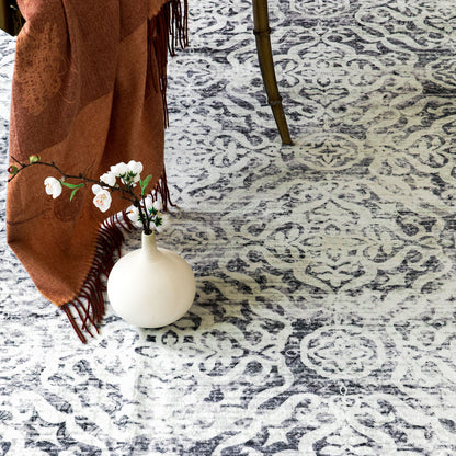 Machine Washable Rug - Distressed Soft Grey